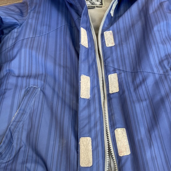 Gravity winter ski jacket in size small. Very pretty dark blue color. - Picture 8 of 13